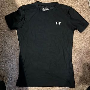Black under armor shirt, kids extra large
